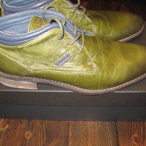 Green Parc City Central boots, Size 9